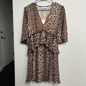 NWT Ganni leopard pleated georgette v-neck flounce mini dress!